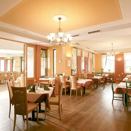 Zum Dokl - Seminarhotel & Restaurant ホテル グライスドルフ